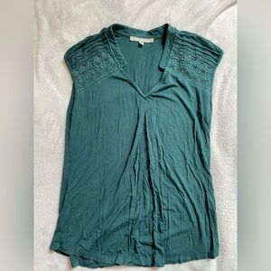 Daniel Rainn Green Sleeveless Ruched Blouse